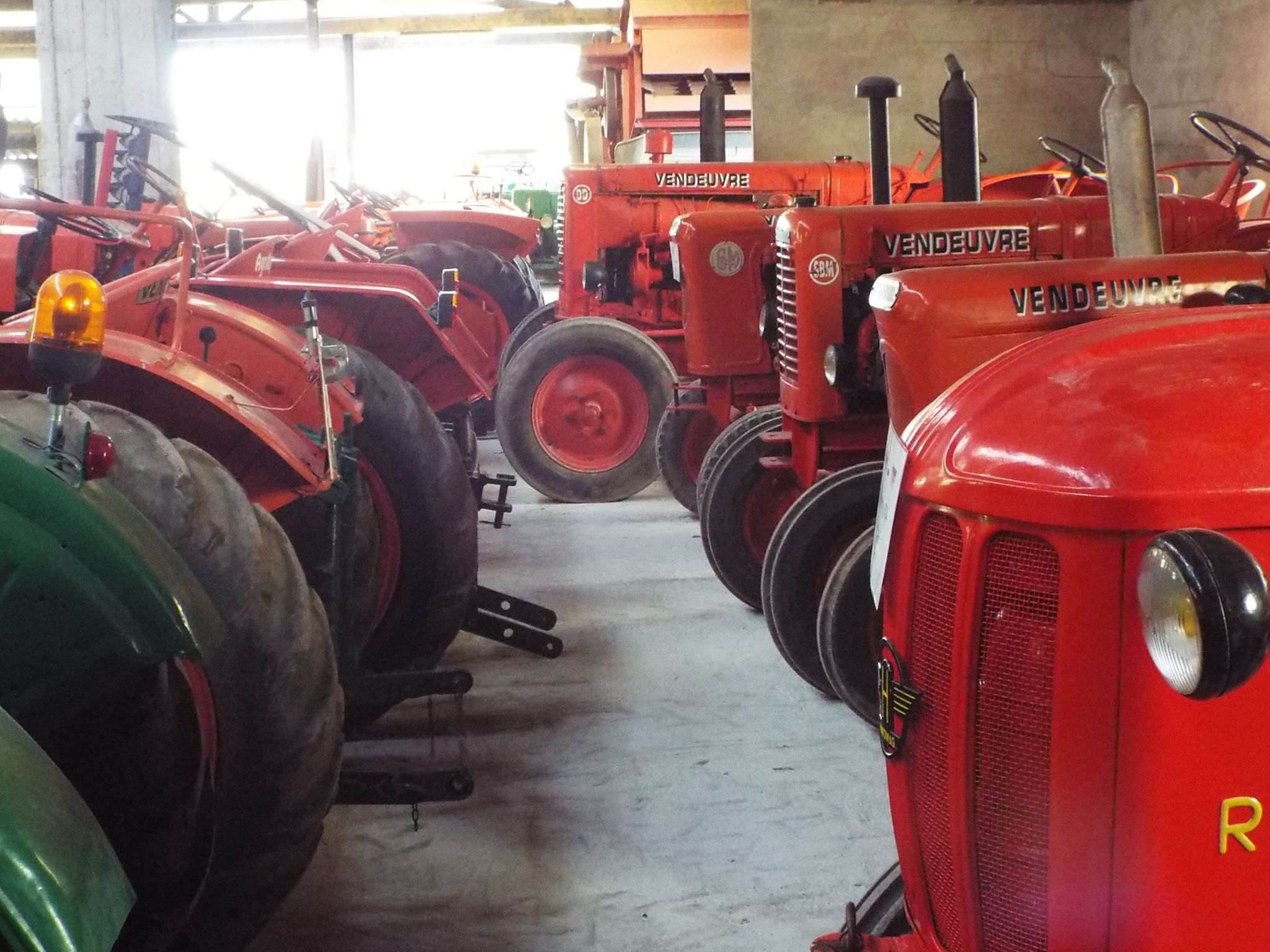 Tracteurs du musée de la ferme Gratebio